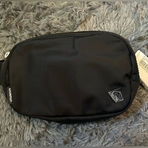 NWT Lululemon Everywhere Belt Bag - Black